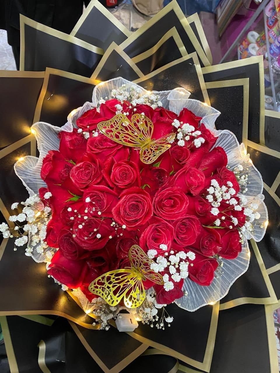 Ramo de Rosas Rojas con Luces