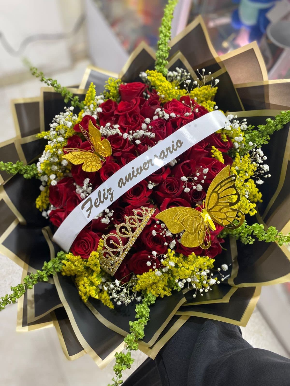 Ramo de Aniversario de Rosas Rojas con Corona
